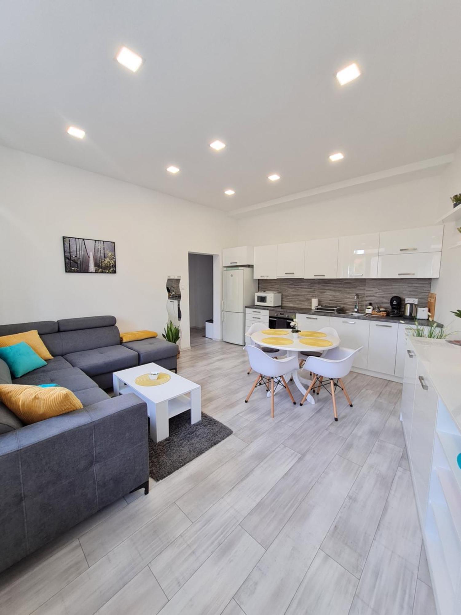 Napfeny Apartman Szegedin Exterior foto